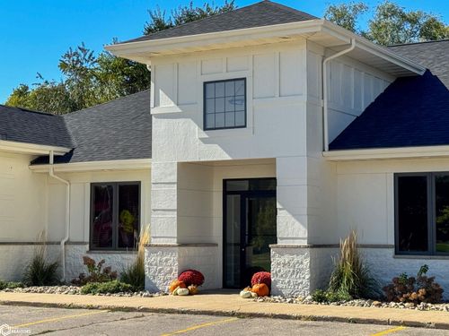 808 4th St Ne, Hampton, IA, 50441-1424 | Card Image