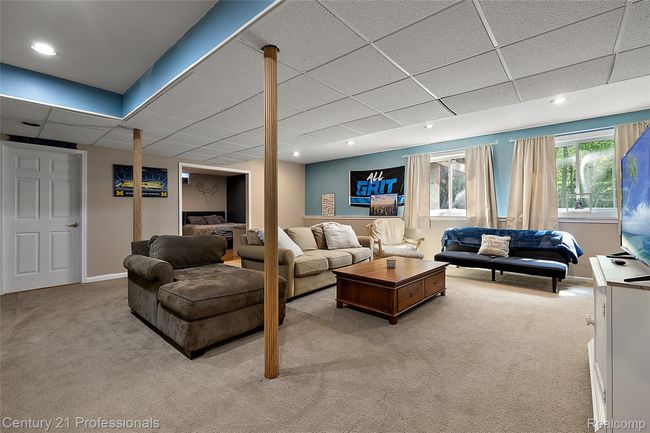 Large finished basement | Image 42