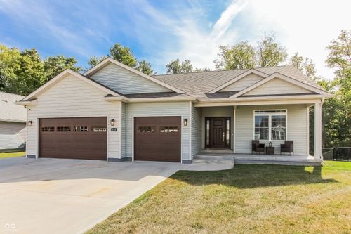 130 Woods Edge Blvd E, Greencastle, IN, 46135-7667 | Card Image