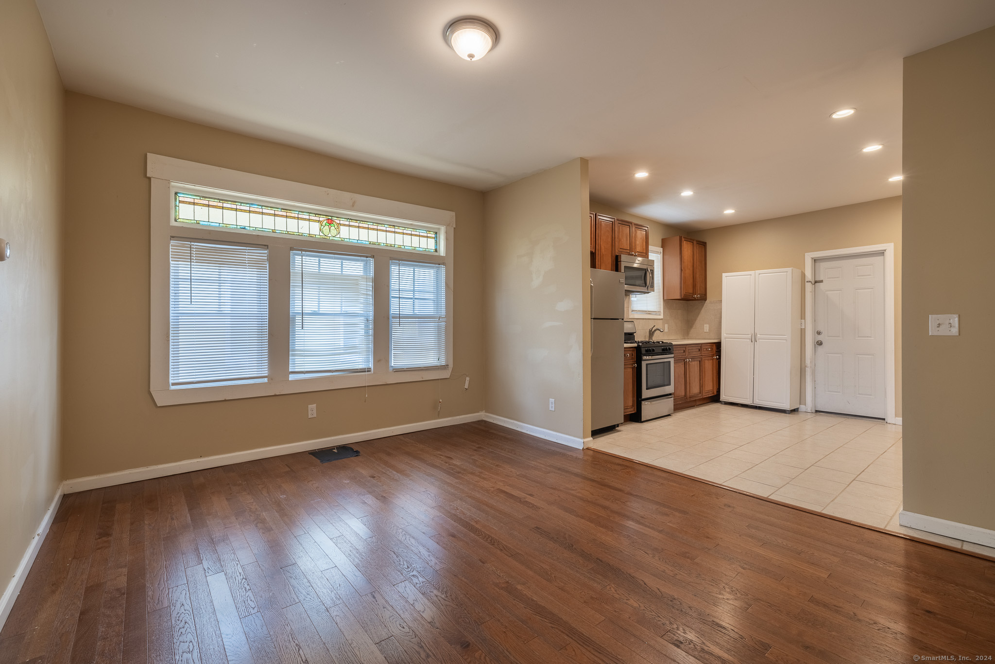 1STFLOOR 239 Parrott Avenue, For Rent in Bridgeport Zoocasa