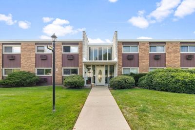 A-205 - 120 Collen Drive, Condo with 1 bedrooms, 1 bathrooms and 2 parking in Lombard IL | Image 1