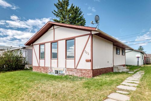 703 58 St Se, Calgary, AB, T2A3S3 | Card Image