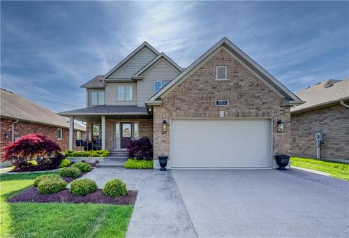 135 Gerber Meadows Dr, Wellesley, ON, N0B2T0 | Card Image
