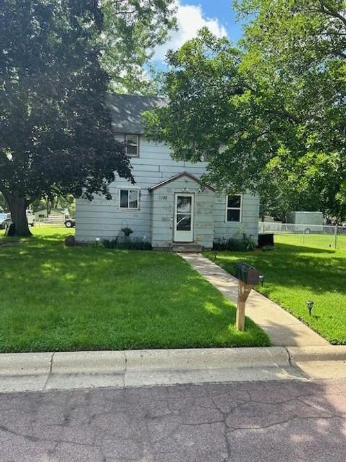 1198 Redding Ave, Windom, MN, 56101-1574 | Card Image
