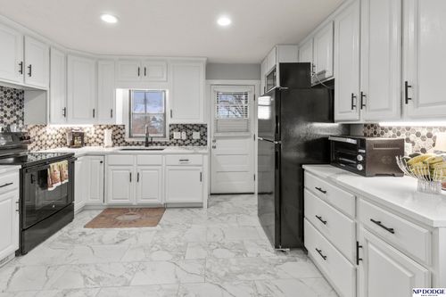 5902 S 50th St, Omaha, NE, 68117-2435 | Card Image