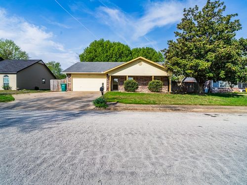 1020 N 29th St, Rogers, AR, 72756-2083 | Card Image