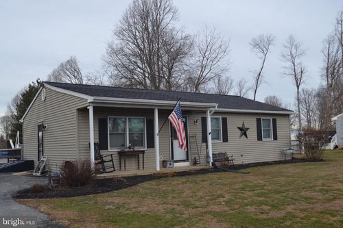 686 State Rd, WEST GROVE, PA, 19390-9442 | Card Image