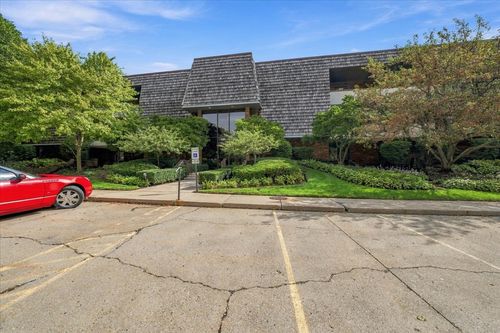 303-100 Red Top Dr, Libertyville, IL, 60048-5235 | Card Image