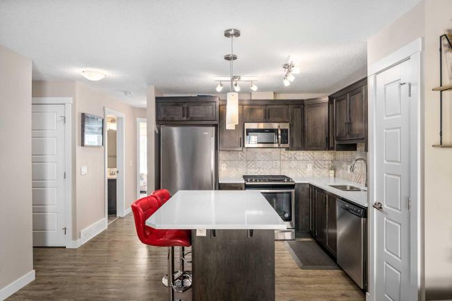 907 Cranbrook Walk Se, Home with 2 bedrooms, 1 bathrooms and 2 parking in Calgary AB | Image 7