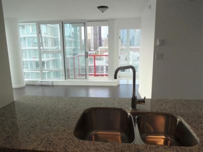 1602 - 668 Citadel Parade, Condo with 2 bedrooms, 0 bathrooms and null parking in Vancouver BC | Image 3