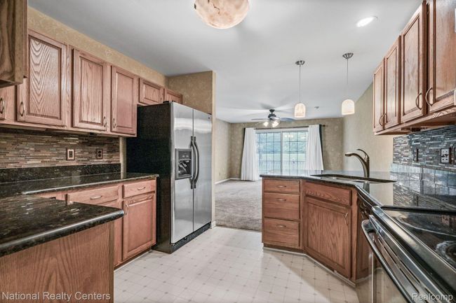 1752 Thistle Dr, Condo with 2 bedrooms, 3 bathrooms and null parking in Canton MI | Image 13