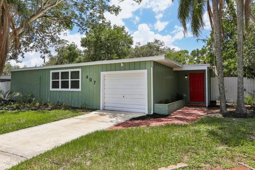 607 E River Dr, TEMPLE TERRACE, FL, 33617-7835 | Card Image