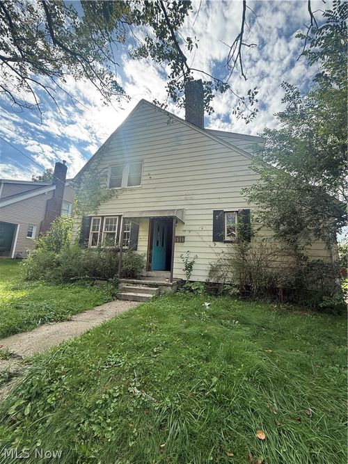 536 Lindell St, Akron, OH, 44305-2810 | Card Image