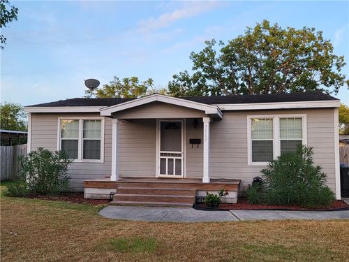 3517 Lawnview St, Corpus Christi, TX, 78411-1703 | Card Image