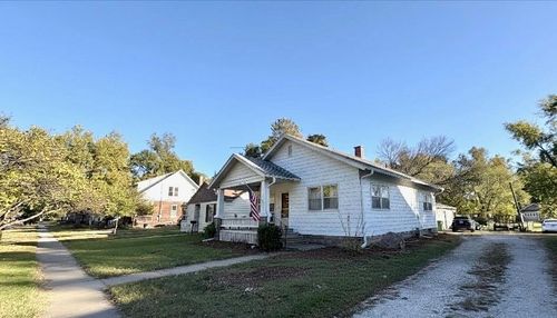 818 W 6th St, Ottawa, KS, 66067-2612 | Card Image