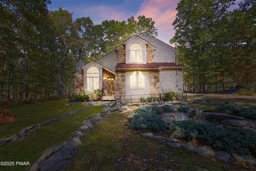 3176 Bluebird Dr, Bushkill, PA, 18324-7845 | Card Image