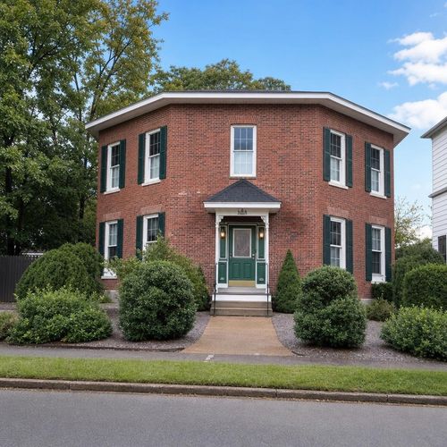 first-floor-585 Beech St, Manchester, NH, 03104-4814 | Card Image