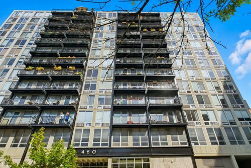 10h-450 W Briar Pl, Chicago, IL, 60657-4780 | Card Image