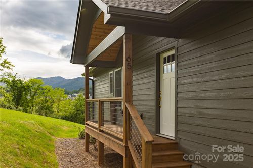 65 Lennon Leigh Ln, Waynesville, NC, 28786-1644 | Card Image