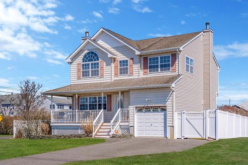 97 Grandview Dr, Shirley, NY, 11967-4249 | Card Image