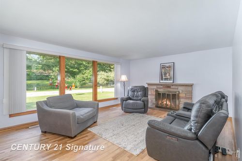 1534 E Gay Ln, Midland, MI, 48640-8324 | Card Image