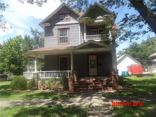 824 North St, Iola, KS, 66749-2236 | Card Image