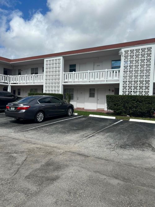 apt-104-1300 Nw 43rd Ter, Lauderhill, FL, 33313-5740 | Card Image