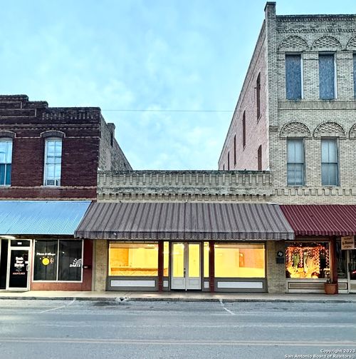 1708 Avenue M, Hondo, TX, 78861-1758 | Card Image