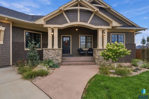 2743 S Burns Knoll Cir, Sioux Falls, SD, 57110-6825 | Card Image