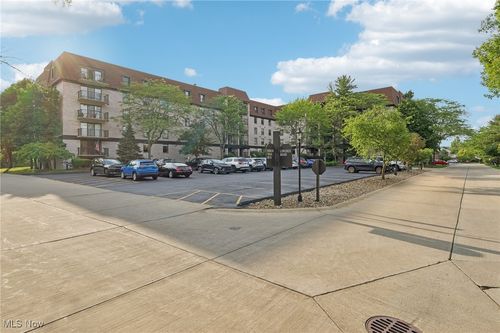 apt-619-800 Brick Mill Run, Westlake, OH, 44145-1626 | Card Image