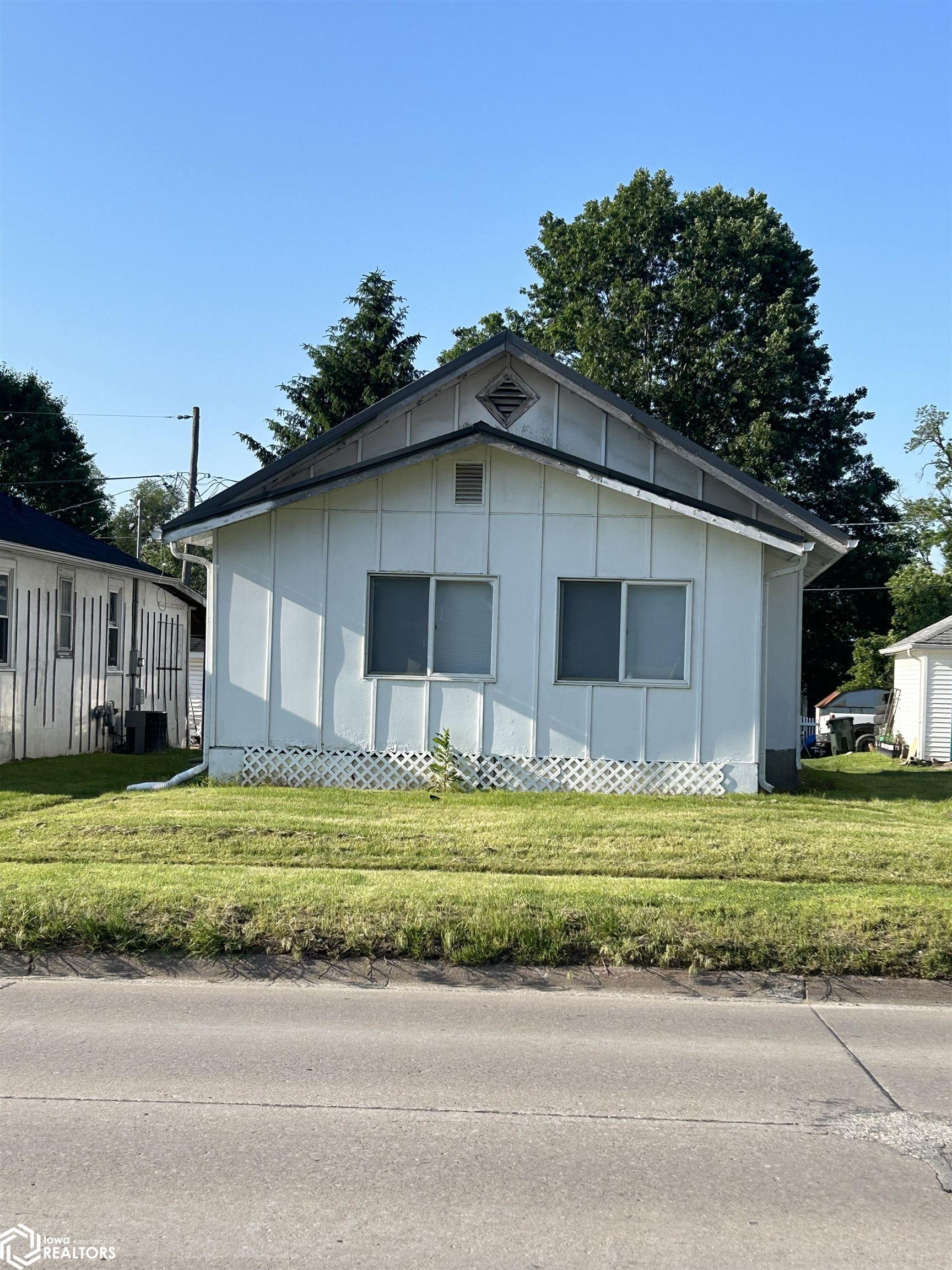 Avenue , Fort Madison, IA 52627