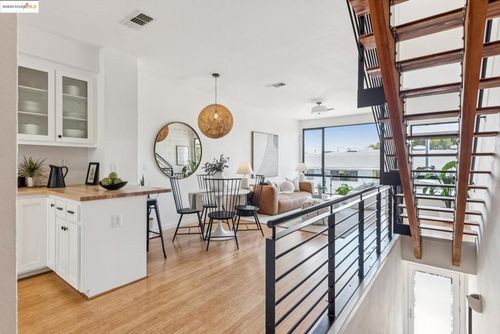 1321 Wood St, Oakland, CA, 94607-1528 | Card Image