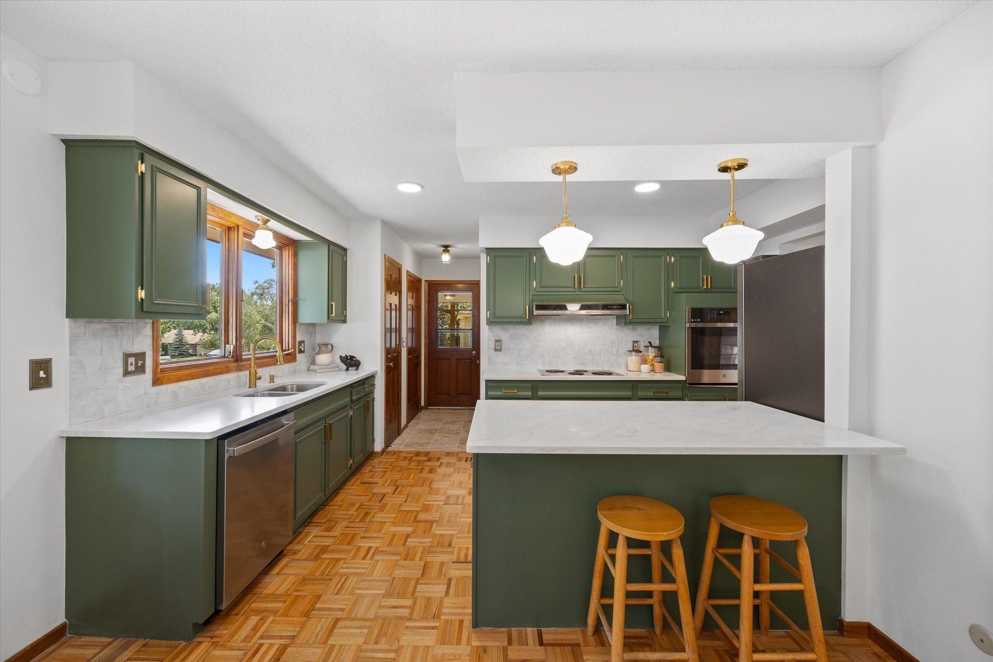 Pony Ln, Saint Paul, MN 55124