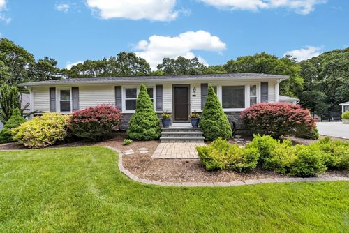 151 Signal Rock Dr, North Kingstown, RI, 02852-1676 | Card Image