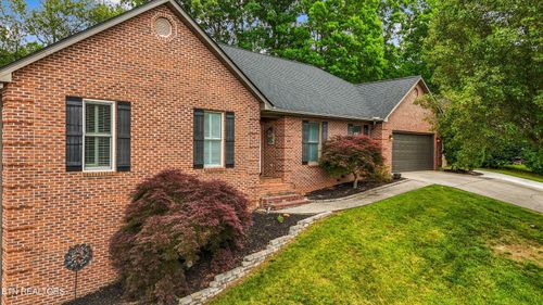 1314 Belleau Dr, Maryville, TN, 37804-6215 | Card Image