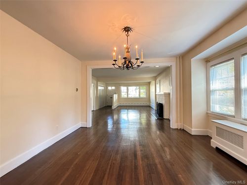 38 Sammis St, Huntington, NY, 11743-3576 | Card Image