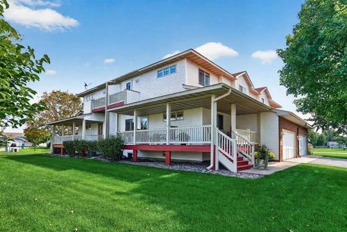 8600 Tessman Cir N, Brooklyn Park, MN, 55445-3101 | Card Image