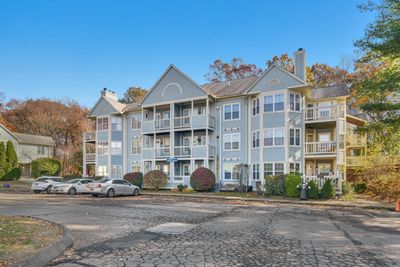 504 - 75 Redwood Drive, Condo with 2 bedrooms, 1 bathrooms and 1 parking in East Haven CT | Image 2