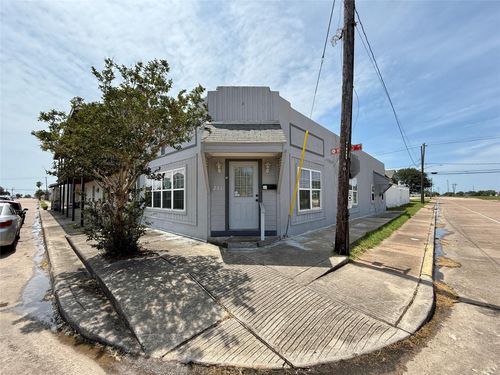 231 W Broad St, Freeport, TX, 77541-5727 | Card Image