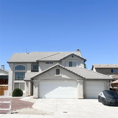 8946 Hanford Ave, Hesperia, CA, 92344-8272 | Card Image