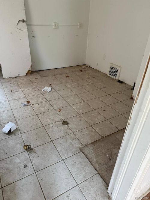 4027 Garland St, Detroit, MI, 48214-1595 | Card Image
