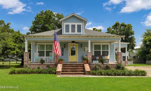 605 Magnolia St, Long Beach, MS, 39560-5917 | Card Image