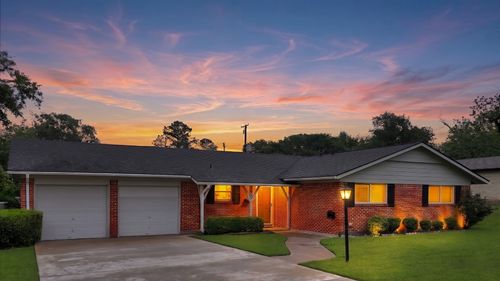 5621 Wedgworth Rd, Fort Worth, TX, 76133-2806 | Card Image