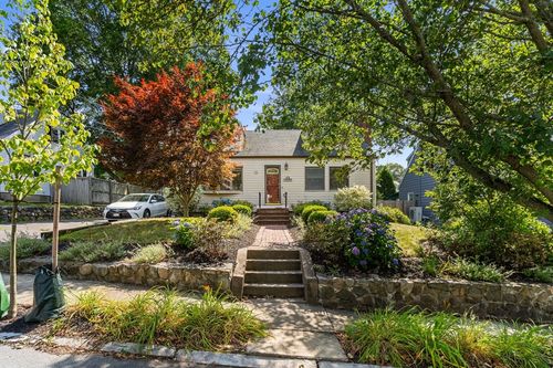 8 Linden Ave, Salem, MA, 01970-4212 | Card Image