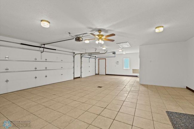 Garage | Image 48