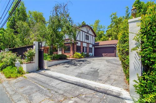 5515 Shirley Ave, Tarzana, CA, 91356-2912 | Card Image