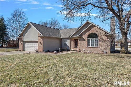 17585 Ivy Dr, Petersburg, IL, 62675-7527 | Card Image