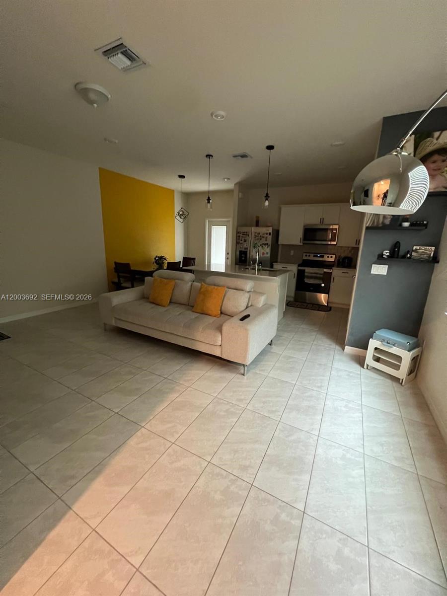 Residential Lease in Lauderdale Lakes 3