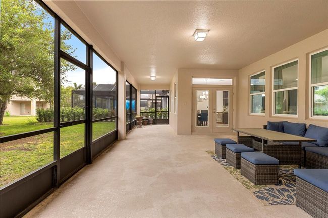 Beautiful Oversized Lanai | Image 35