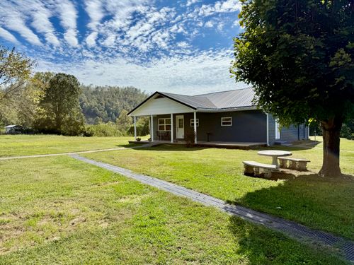 233 River Rd, Beattyville, KY, 41311-8717 | Card Image